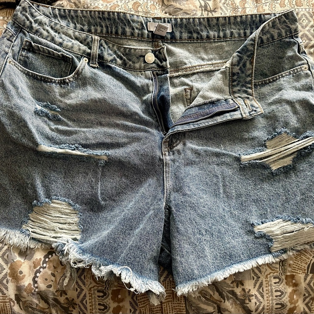 NEW Forever 21 Denim Shorts Size 16
